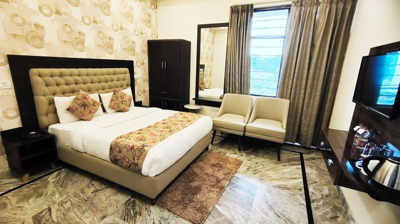 Executive Homestay Room